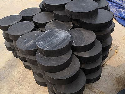 什邡市板式橡胶支座由若干层橡胶片与薄钢板经加压硫化